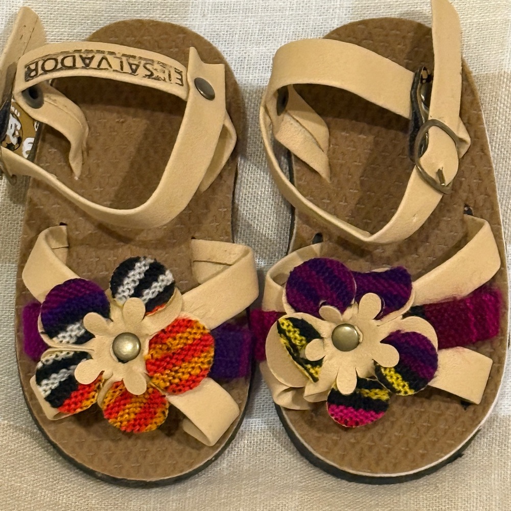New born girls sandals from El Salvador, hand made. faux leather.